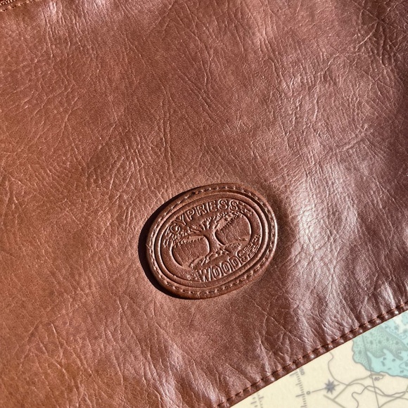 Cypress Woods Brown Leather Messenger Bag - Picture 2 of 7